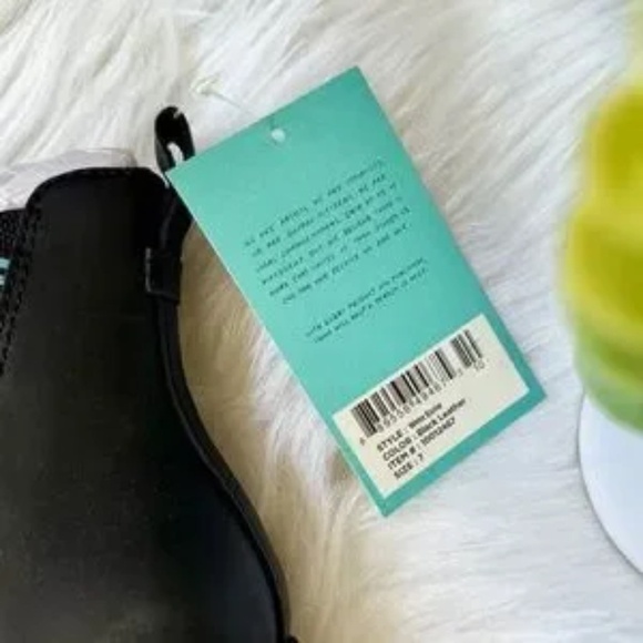 NWT TOMS Esme Black Leather Chelsea Slip-On Booties Size 7 - Picture 4 of 16